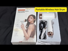 Een elektrische haardroger met drie temperatuurinstellingen en 300 miljoen negatieve ionen.