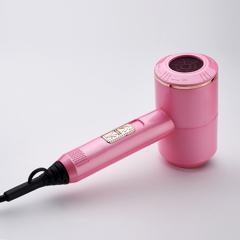 Roze haardroger met 3 professionele toevoegingen voor krachtige wind en zachte verzorging geschikt voor alle haartypes
